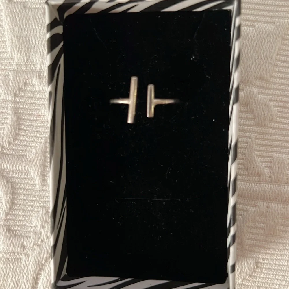 “MINIMALIST” STERLING SILVER RING - Picture 1 of 3